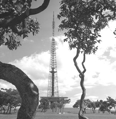 web_061581_scs_hf_7_6_d_5_torre_de_tv_brasilia_df_26_06_73_400