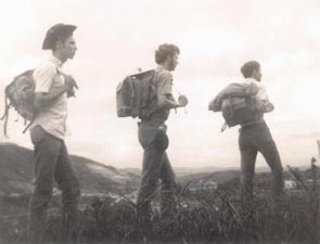 Douglas, Osmar e Osias, em caminhada para a Serra da Piedade