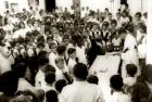 Padre Henrique em celebrao na Escolinha