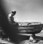  Homem construindo barco na Pampulha